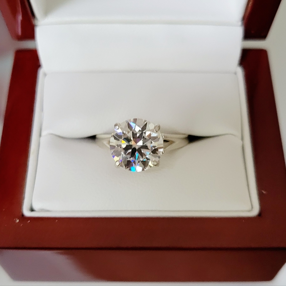 New 4ct Certified Moissanite Diamond Ring, Size 7
